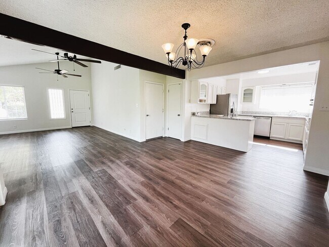 Building Photo - Turnkey 3-Bedroom Home with Modern Upgrade...