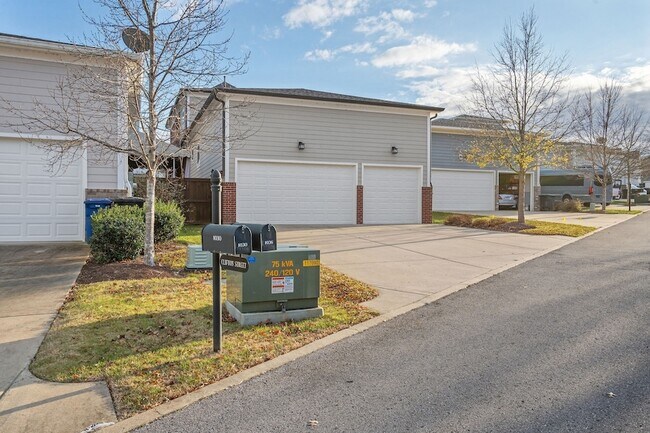 Building Photo - 1036 Clifton St