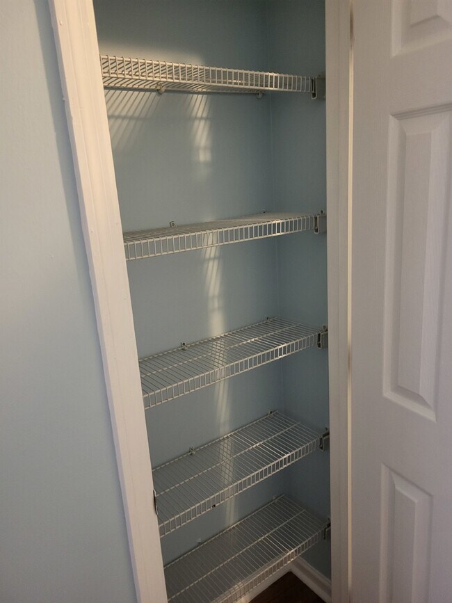 Building Photo - "Charming 2-Bedroom Townhouse on Skillmaster Court with Gleaming Hardwood Floors!"