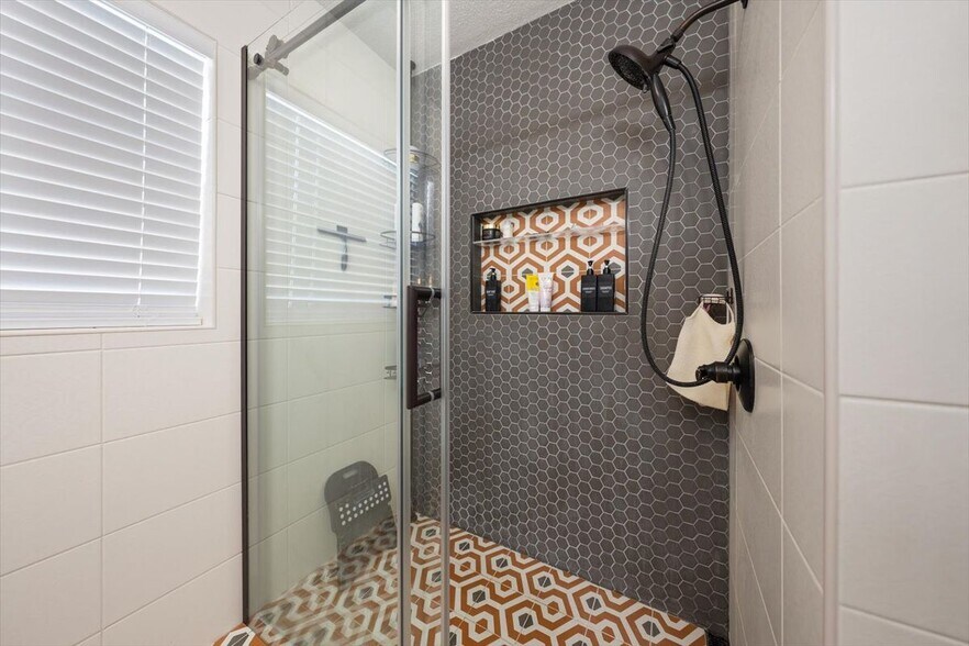 Building Photo - 2314 W Dewey St