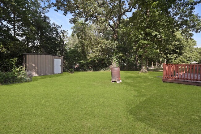 Building Photo - Settle Into Comfort in This Charming 3-Bedroom Home in Larchmont Estates
