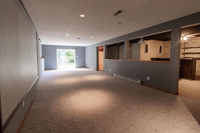 Building Photo - 1302 Look Out Ct