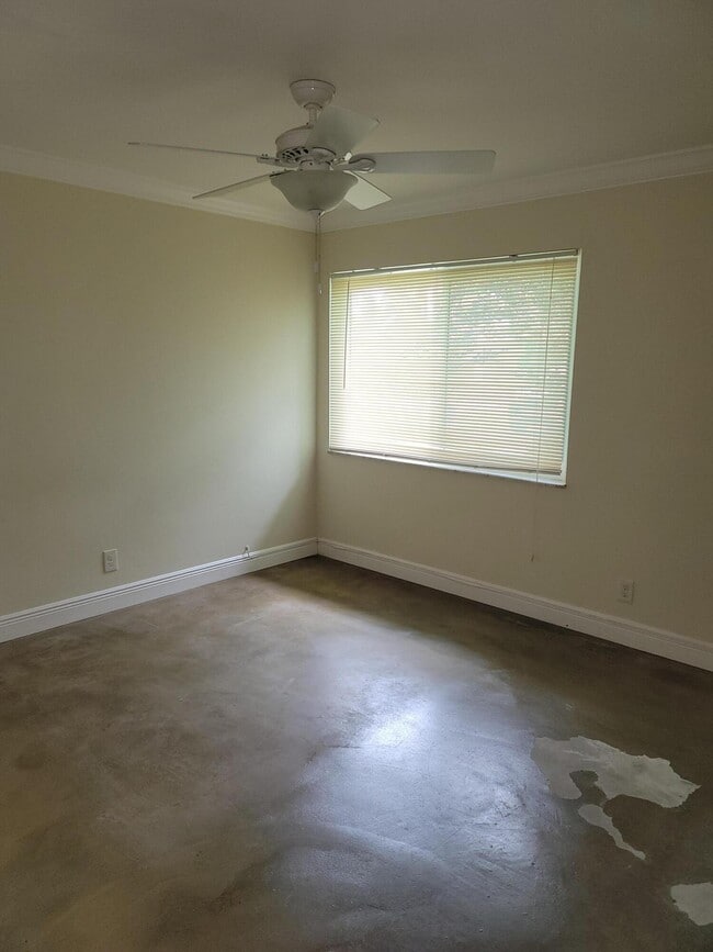 Building Photo - 1680 NE 34th Lane B Oakland Park Fl 33334