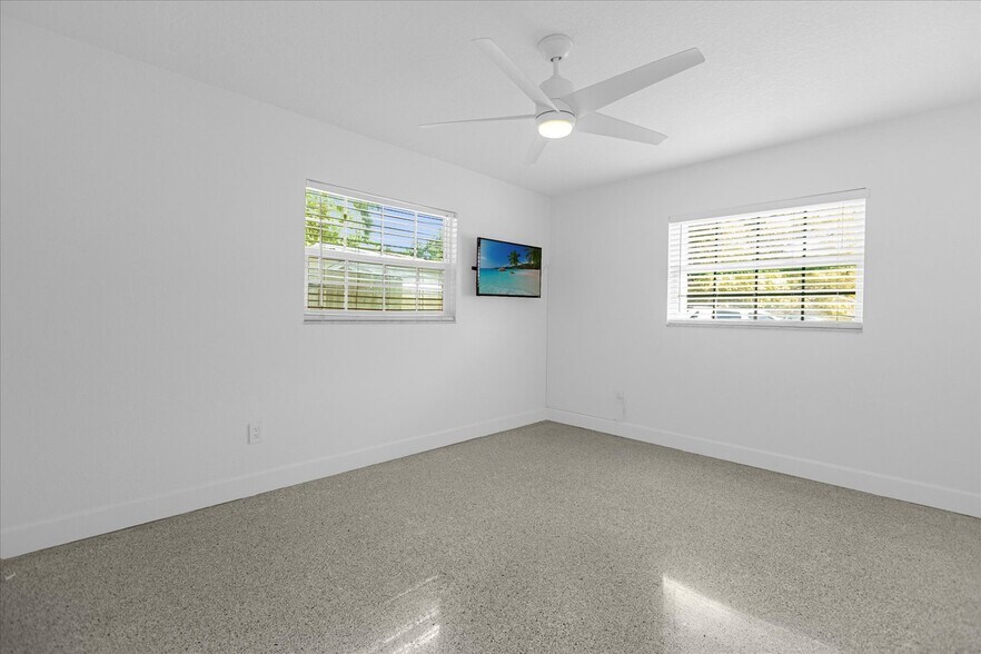 Building Photo - 641 Sherwood Dr