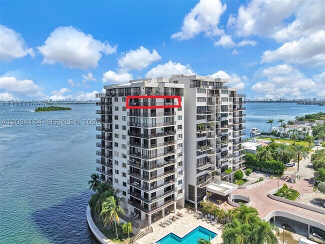 Building Photo - 801 N Venetian Dr