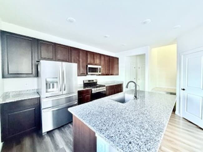 Building Photo - MODERN TWO STORY 3 BED/2.5 BATH WITH FENCE...