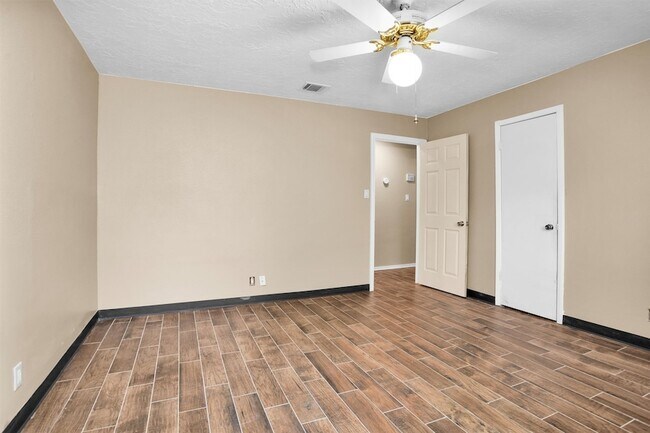 Building Photo - 23918 Spring Gum Dr