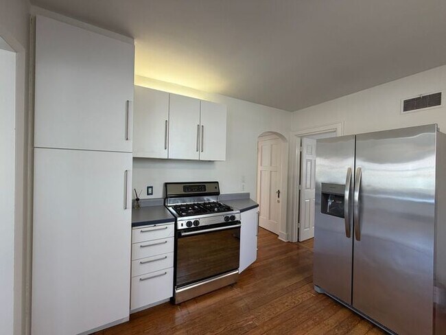 Building Photo - $1,950 | 3 Bedroom, 2 Bathroom House | NO Pets | Available for Immediate Move In!