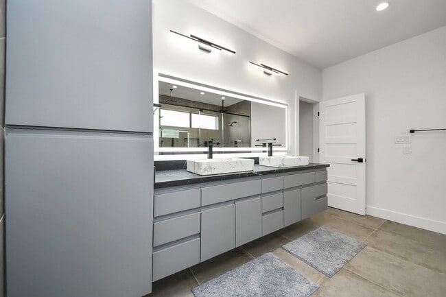 Building Photo - 5327 S Braeswood Blvd