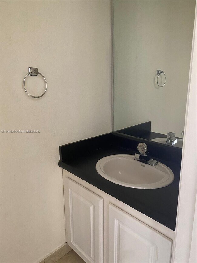 Building Photo - 2032 NE 167th St  3-134 North Miami Beach ...