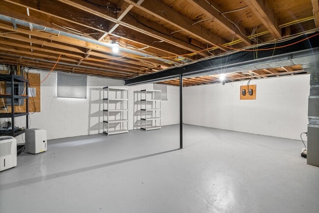 Building Photo - 4 Bed 3 Bath - Silver Spring Single Family...