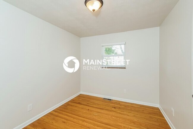 Building Photo - 4 Bedroom Pet-Friendly Home in KINGSTON, TN with Main Street Renewal