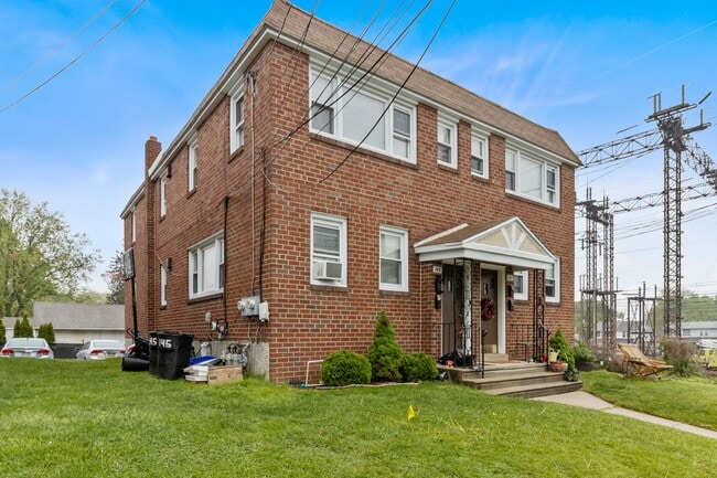 Building Photo - 145 Isabel Ave