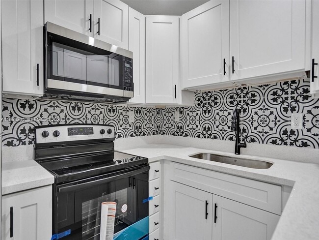 Building Photo - 6420 SW 22nd Ct