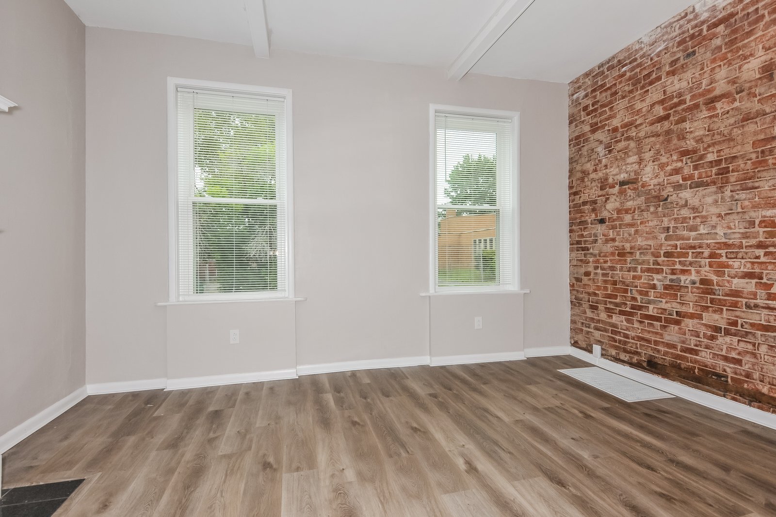 Building Photo - 3216 Itaska St