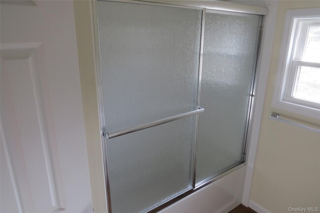 Building Photo - 723 Beekman Rd