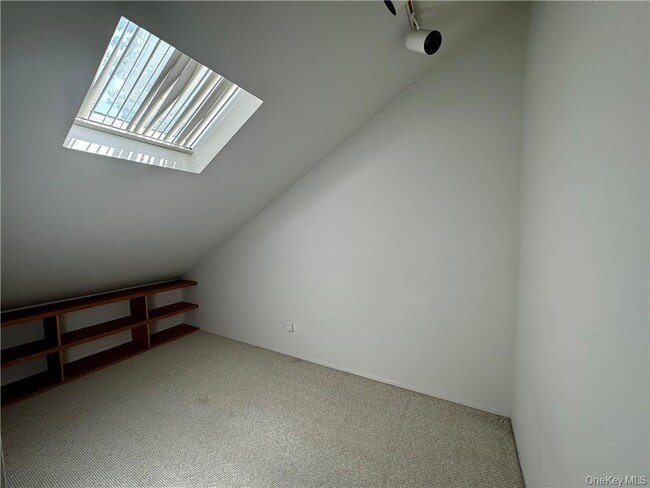 Building Photo - 17 Rambling Brook Rd