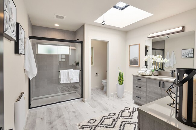 Building Photo - Bryant/Ravenna Townhouse