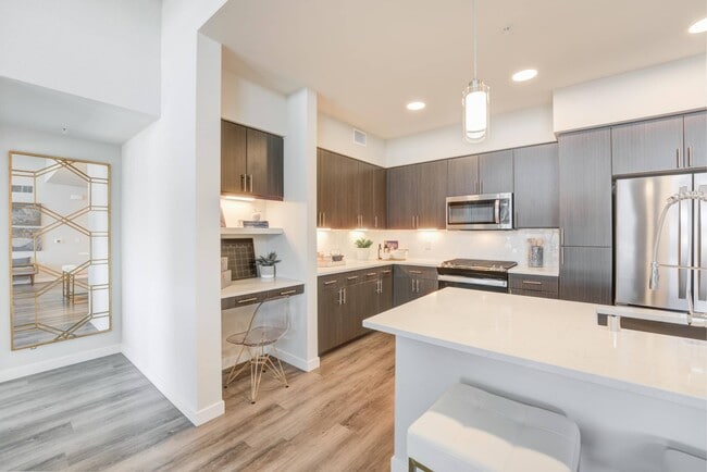 Building Photo - The Avalyn