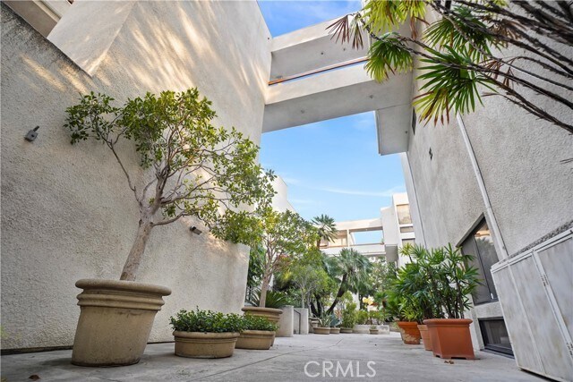 Building Photo - 500 E Del Mar Blvd