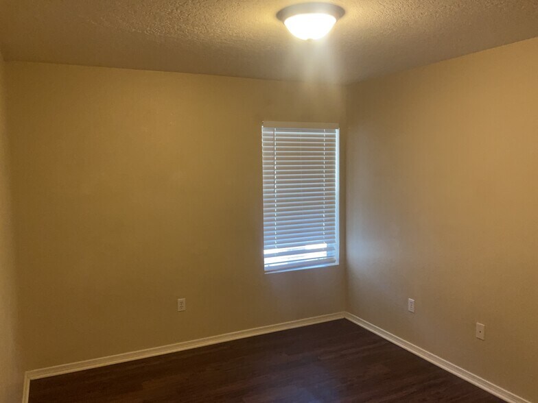 Building Photo - 3752 Rancher Loop NE