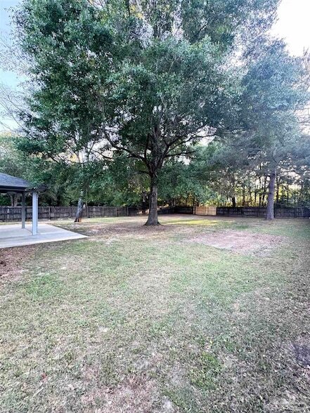 Building Photo - 5661 Fairview Dr