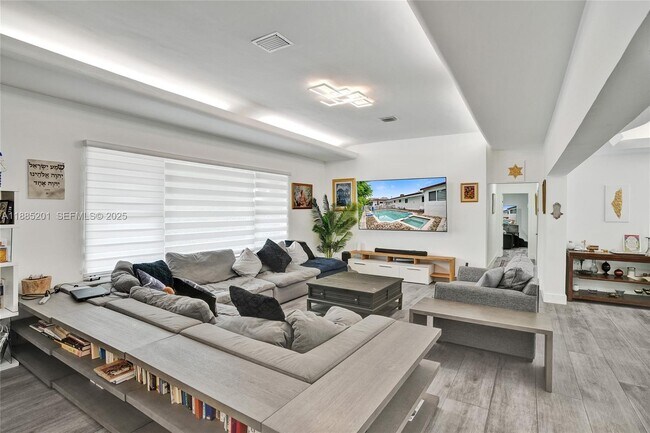 Building Photo - 3784 Sheridan Ave