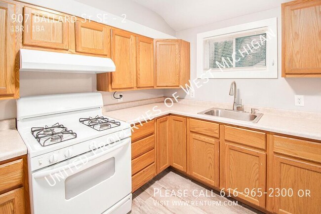 Building Photo - Available Now | 1 Bedroom 1 Bath Upper Lev...