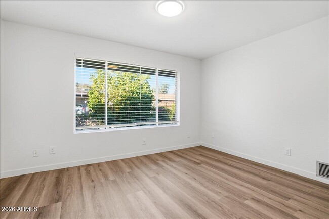 Building Photo - 6408 E Butte St