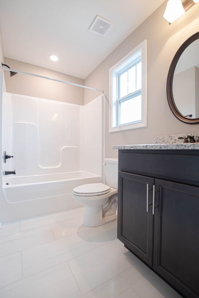 Building Photo - Pet Friendly Four Bedroom!