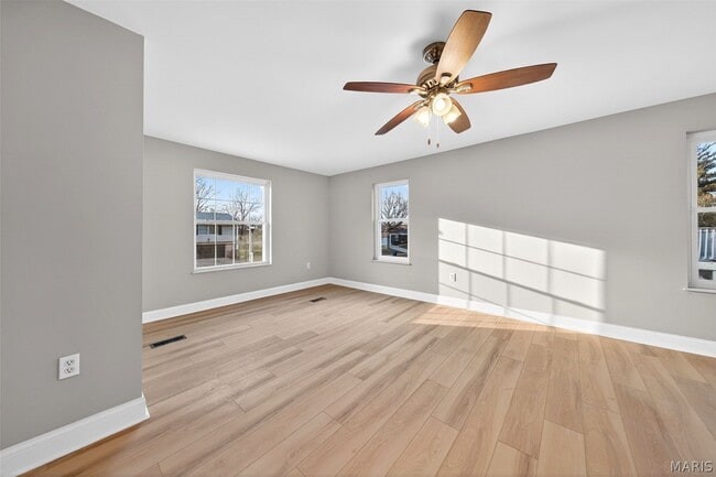 Building Photo - 264 Braeshire Dr