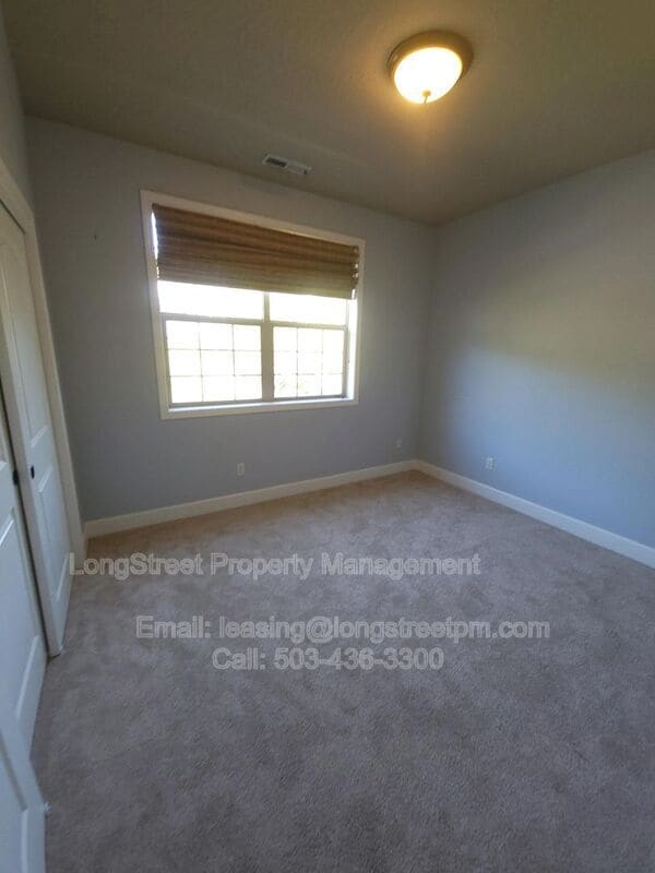 Building Photo - 9739 NW Henry Ct
