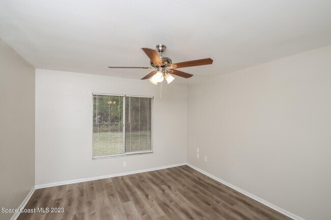 Building Photo - 524 Commodore Ave NW