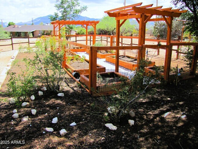 Building Photo - 1516 Hummingbird Ln