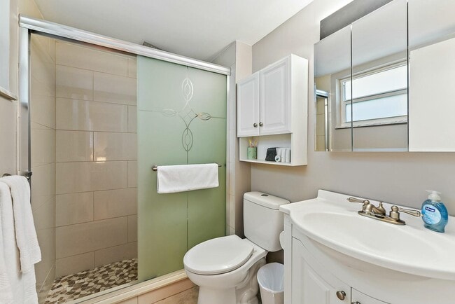 Building Photo - 3036 Park Ave