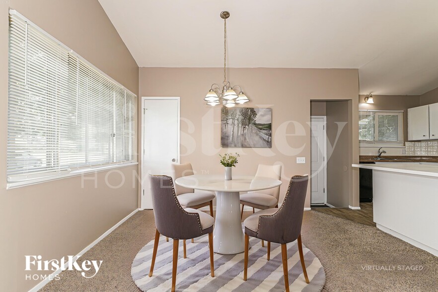 Building Photo - 2560 Pheasant Dr
