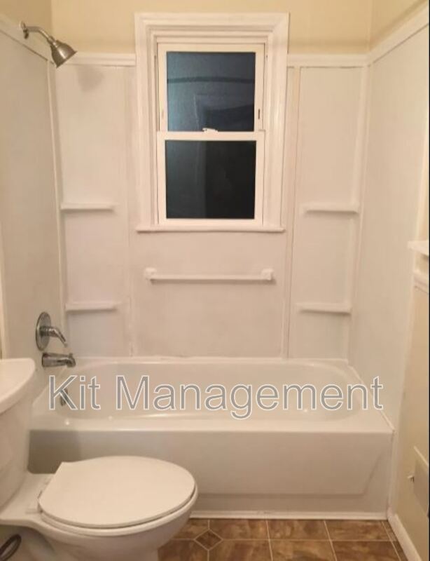 Building Photo - 536 W Poinsetta Ave