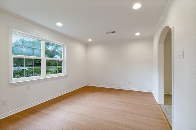 Building Photo - 1832 Wonderlight Ln