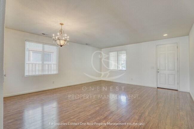Building Photo - 3 bedroom, 2 bathroom Charming Plumas Lake...