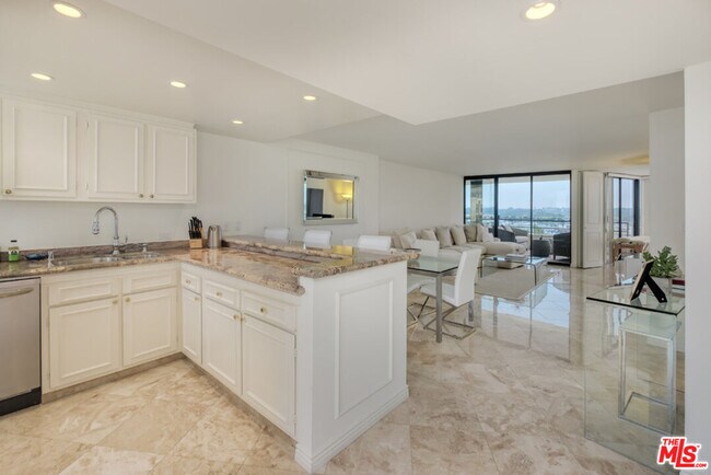 Building Photo - 4267 Marina City Dr