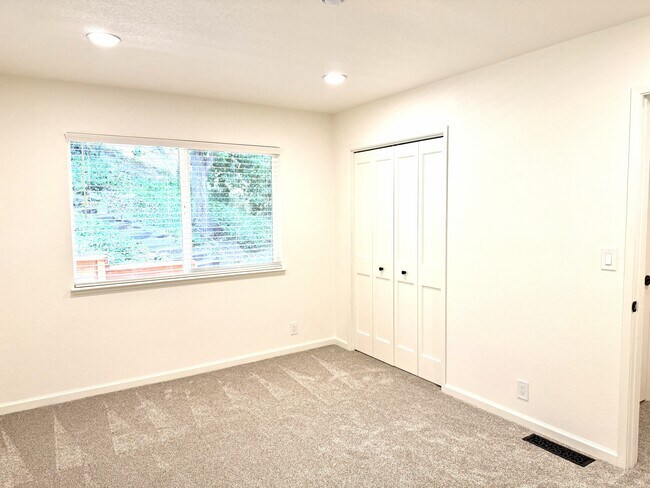 Building Photo - 628 Canyon Rd