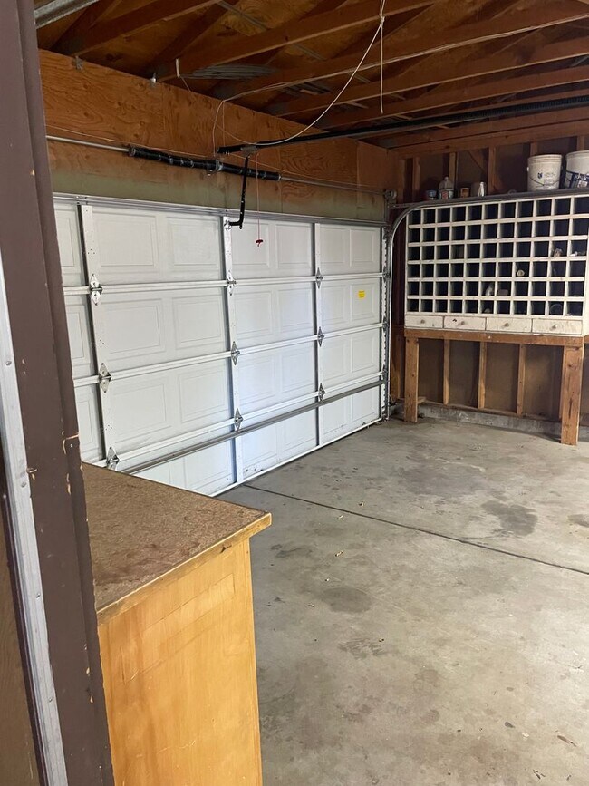 Building Photo - 2143 Ryeland Ln