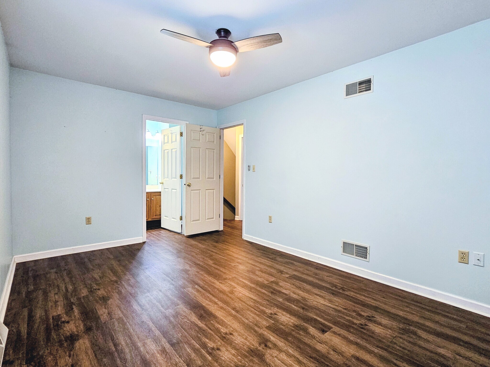 Building Photo - 131 Red Stone Cir