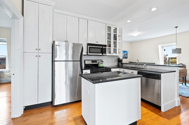 Granite counter tops - 34 Pine St