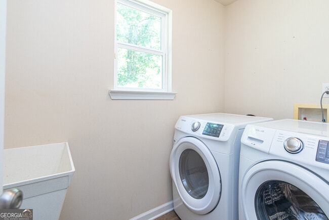Building Photo - 4556 White Horse Dr