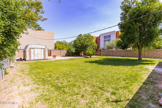 Building Photo - 330 E 14th St