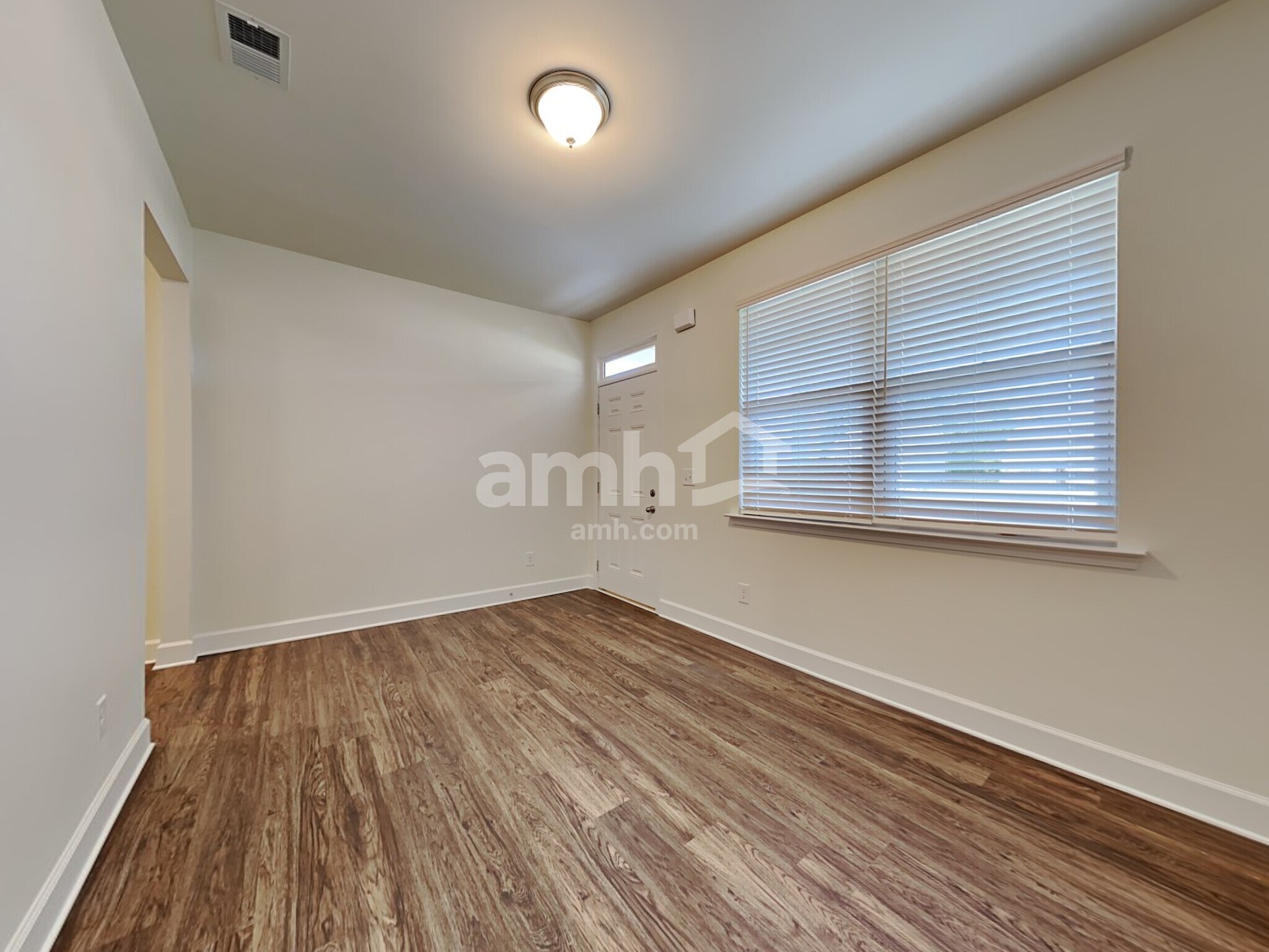 Building Photo - 5005 Hudson Vly Dr