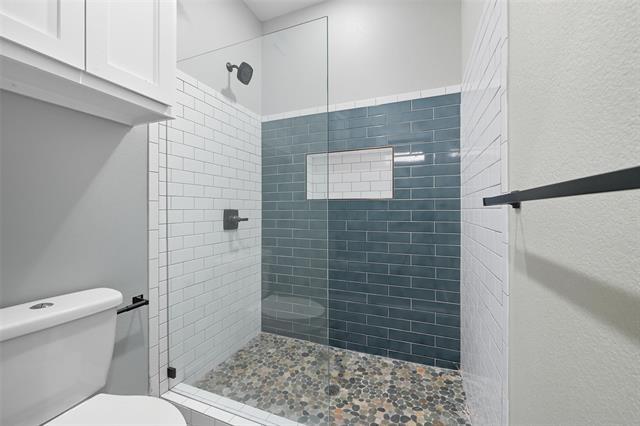 Building Photo - 610 E Shepherd St