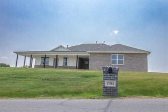 Building Photo - 17584 Salma Rd