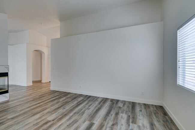 Building Photo - Single story home - NO HOA